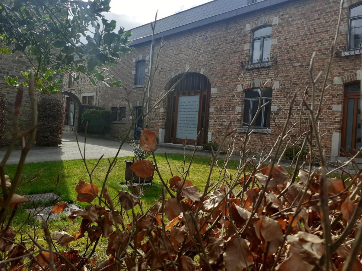 Le Repos Du Nomade B&B 7 Personnes Manhay Kültér fotó